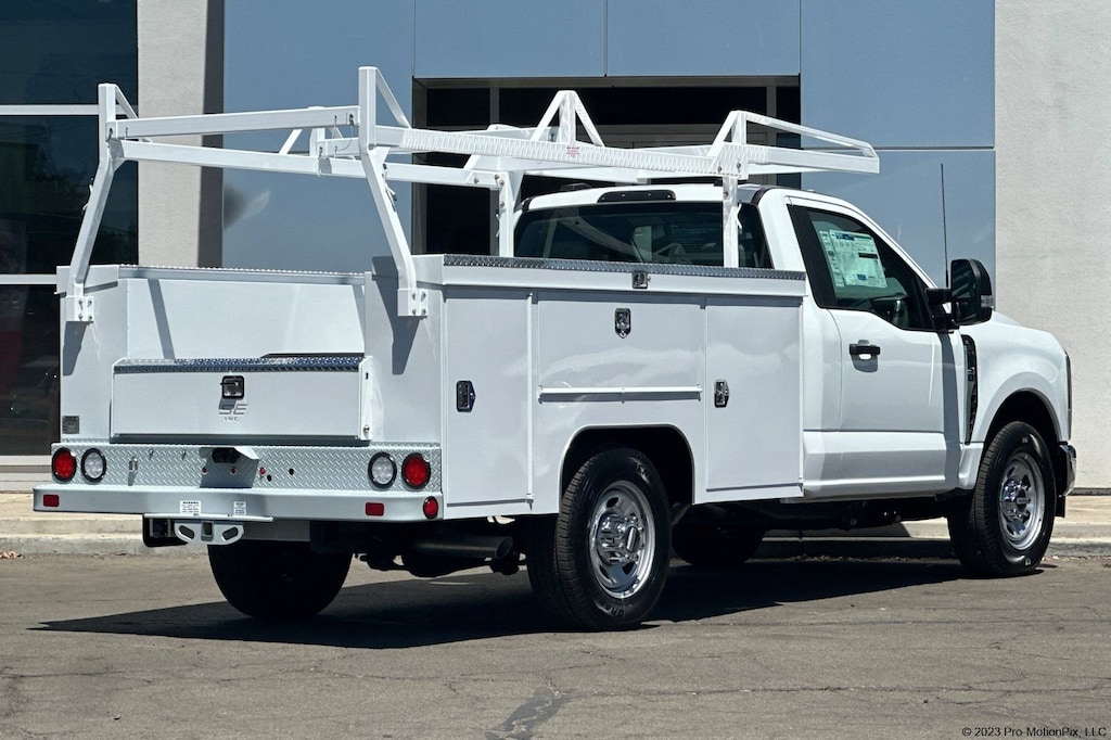 New 2025 Ford Super Duty F-350 SRW XL XL 2WD Reg Cab 145 WB 60 CA