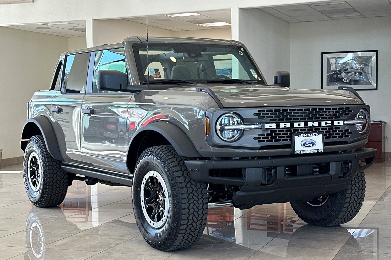 2025 Ford Bronco Badlands photo 2