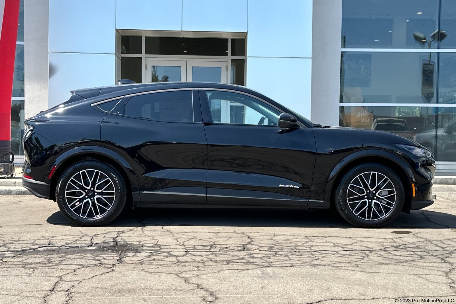 2025 Ford Mustang Mach-E Premium photo 3