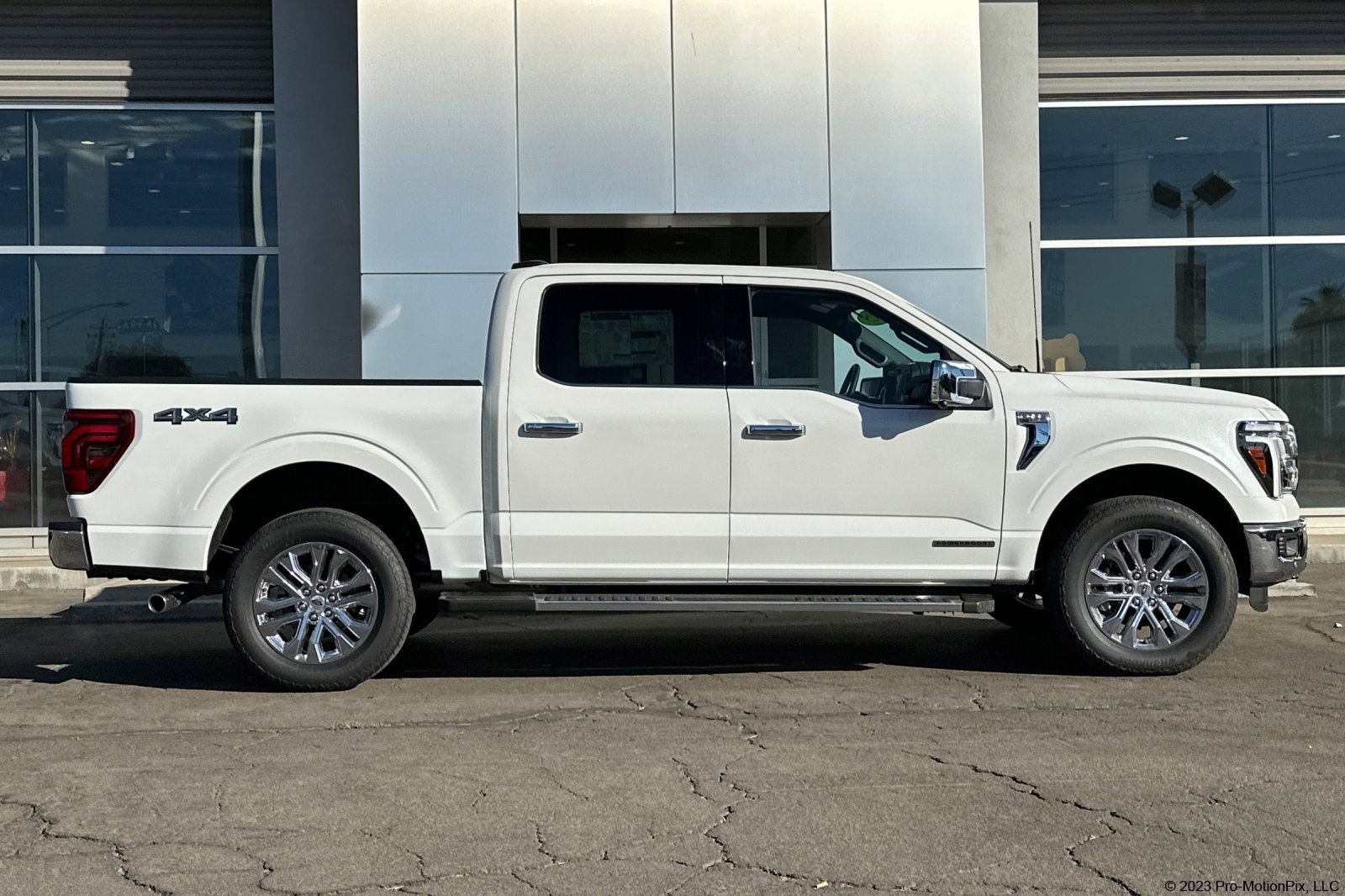 2025 Ford F-150 Lariat photo 3