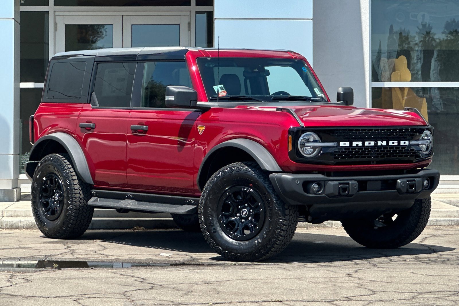 2025 Ford Bronco Badlands photo 2