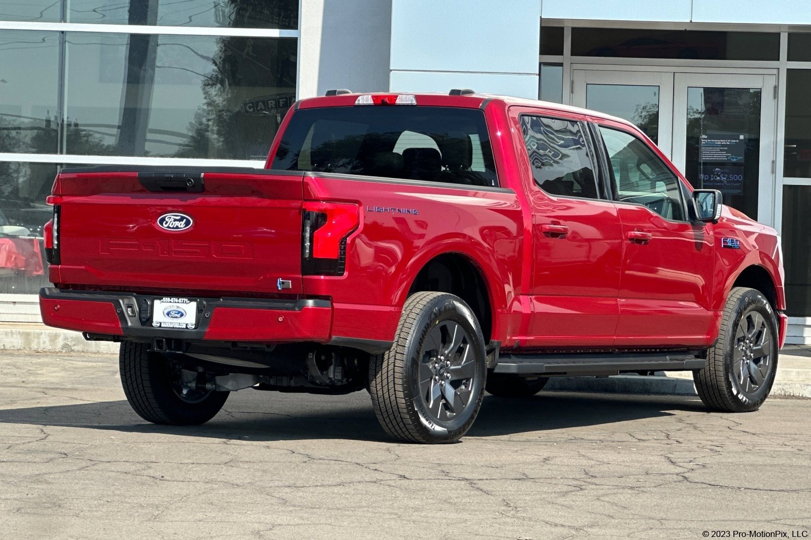2025 Ford F-150 Lightning photo 4