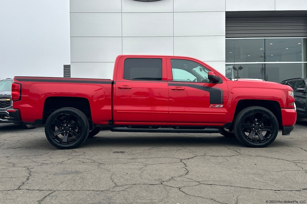 Used 2017 Chevrolet Silverado 1500 LT w/1LT Truck Crew Cab