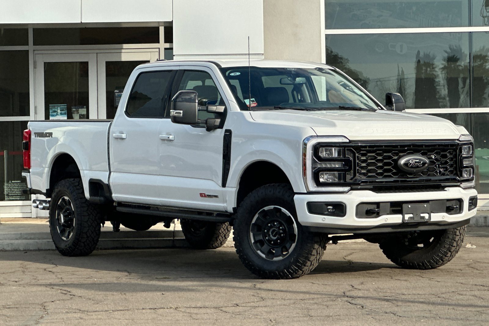 2025 Ford F-250 Lariat photo 2