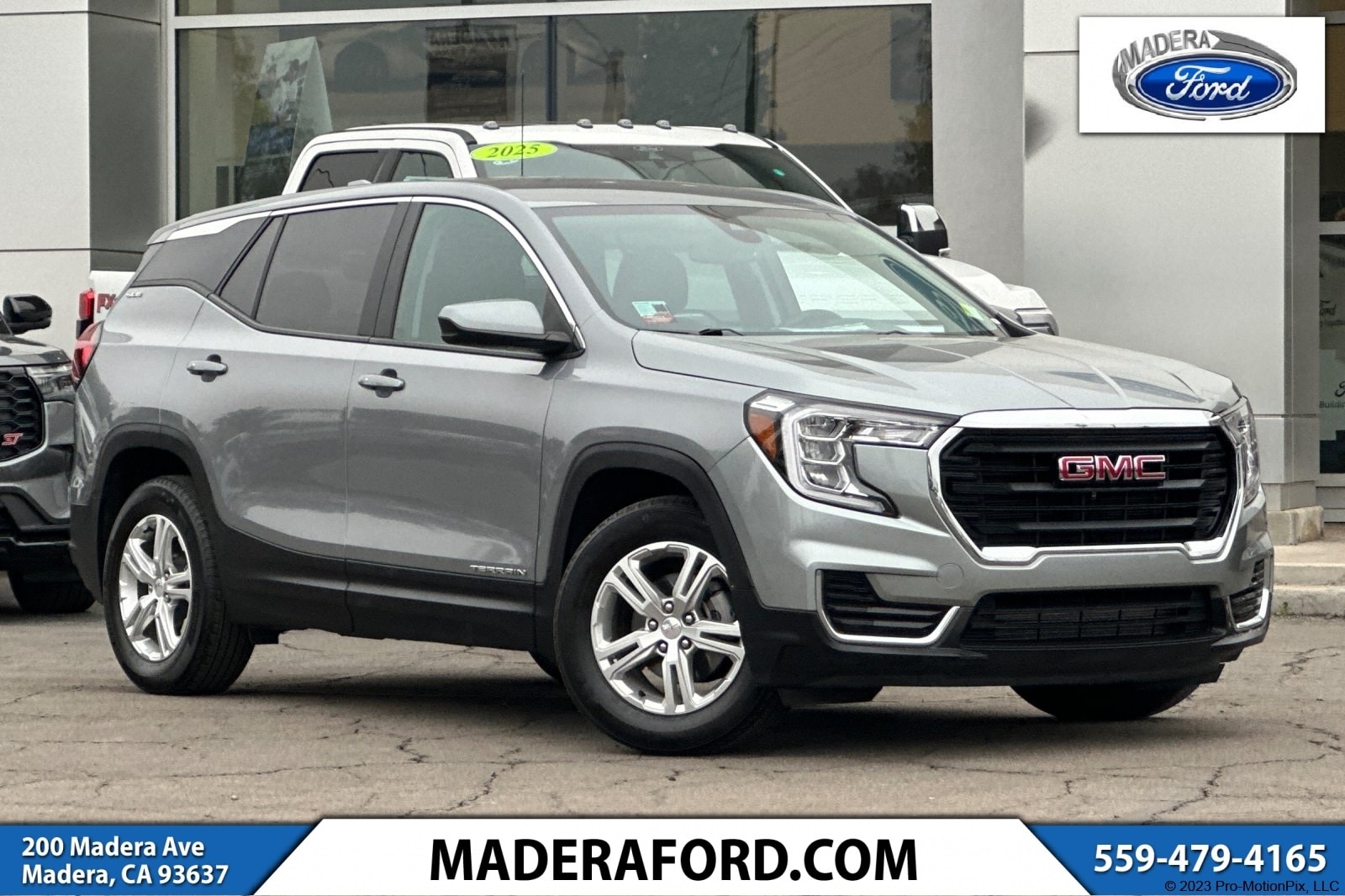 2024 GMC Terrain SLE's photo
