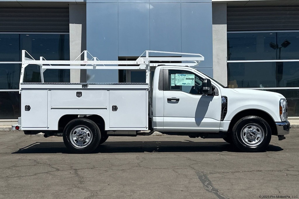 New 2025 Ford Super Duty F-350 SRW XL XL 2WD Reg Cab 145 WB 60 CA