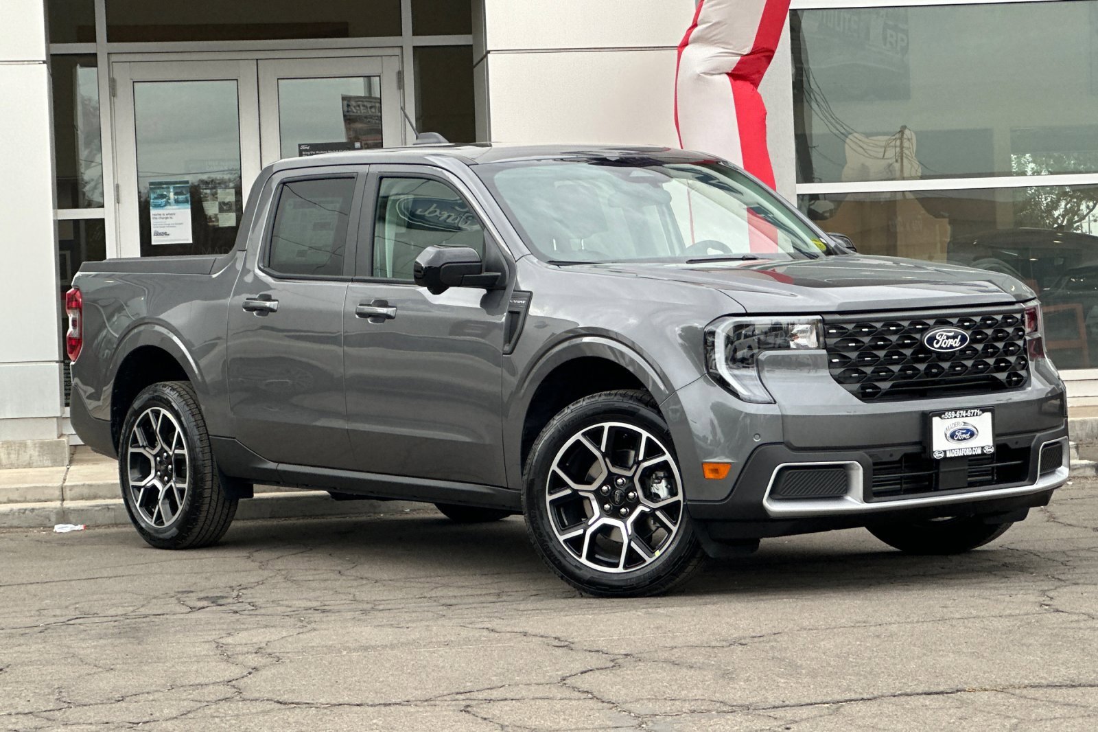 2025 Ford Maverick Lariat photo 2