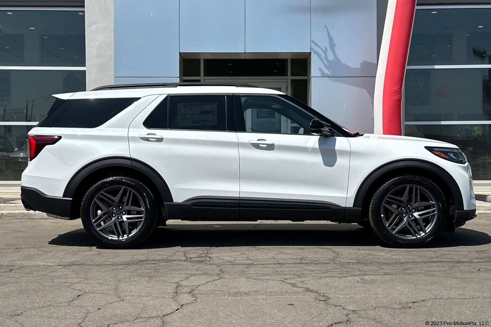 2025 Ford Explorer ST photo 2
