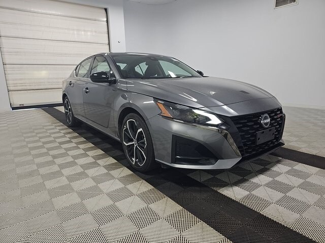 2024 Nissan Altima 2.5 SR photo 2