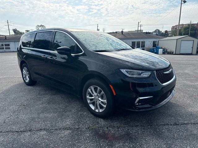 2026 Chrysler Pacifica Select - Photo 9
