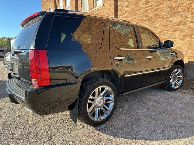 2012 Cadillac Escalade Platinum photo 2