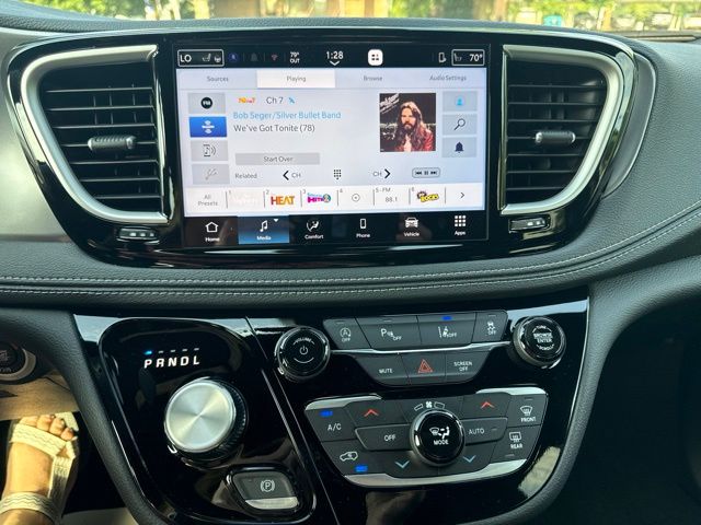 2026 Chrysler Pacifica Select - Photo 34