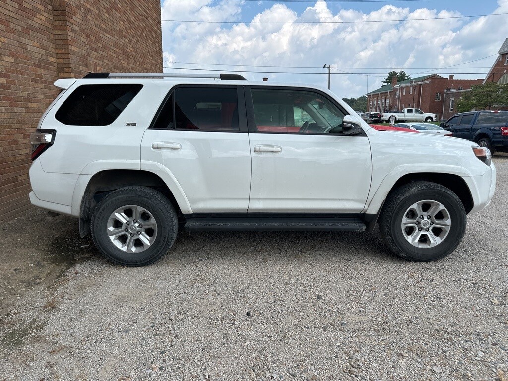 2022 Toyota 4Runner SR5 Premium photo 4