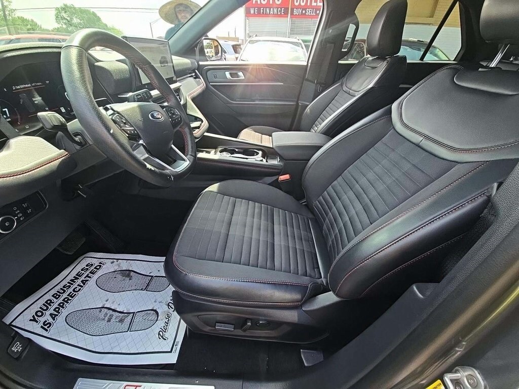 2025 Ford Explorer ST-Line photo 4