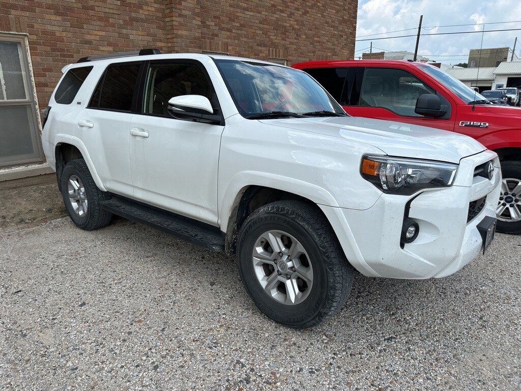 2022 Toyota 4Runner SR5 Premium photo 3