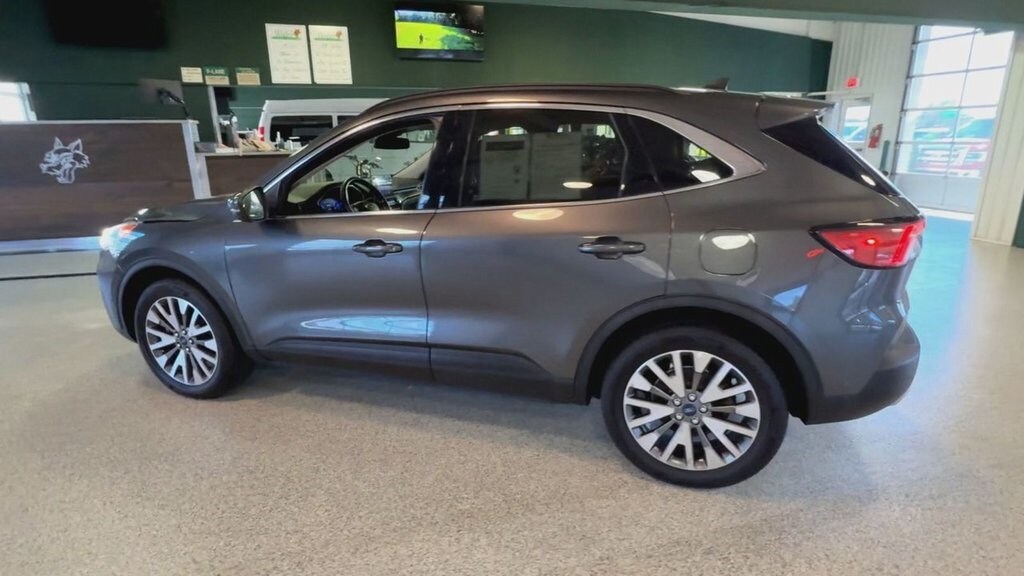 2020 Ford Escape Hybrid Titanium photo 2