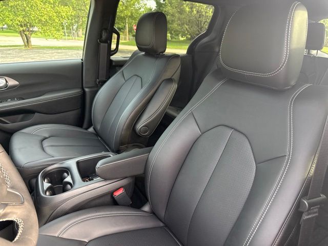 2026 Chrysler Pacifica Select - Photo 12