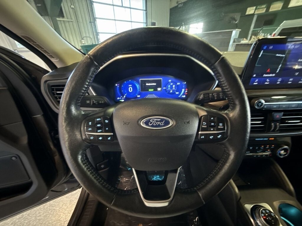 2020 Ford Escape Hybrid Titanium photo 4