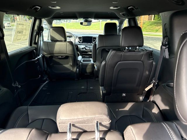 2026 Chrysler Pacifica Select - Photo 7