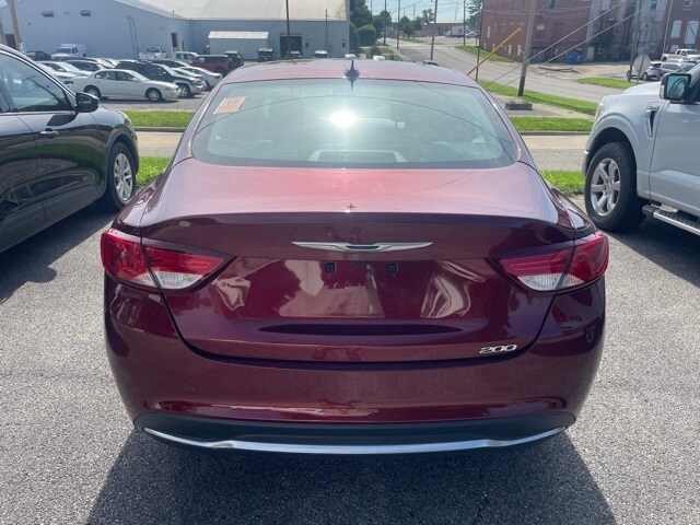 2017 Chrysler 200 Limited photo 3