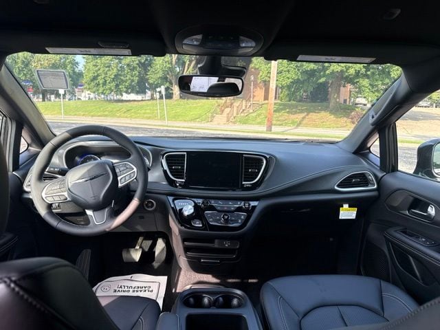 2026 Chrysler Pacifica Select - Photo 31
