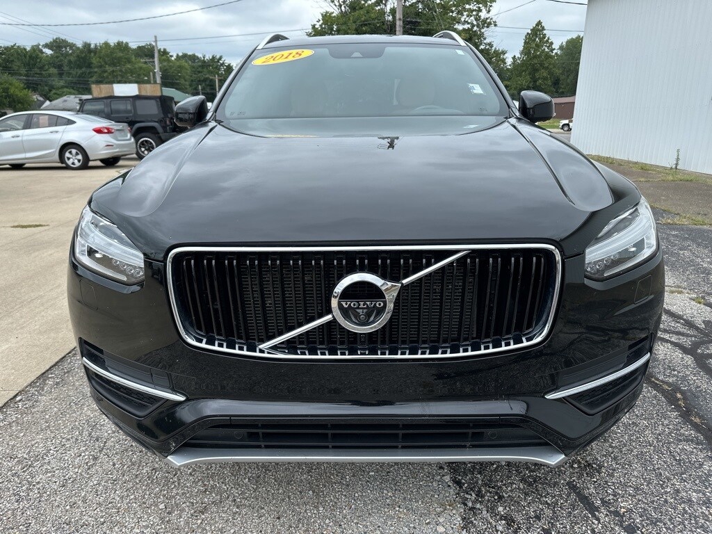 2018 Volvo XC90 T6 AWD Momentum photo 2