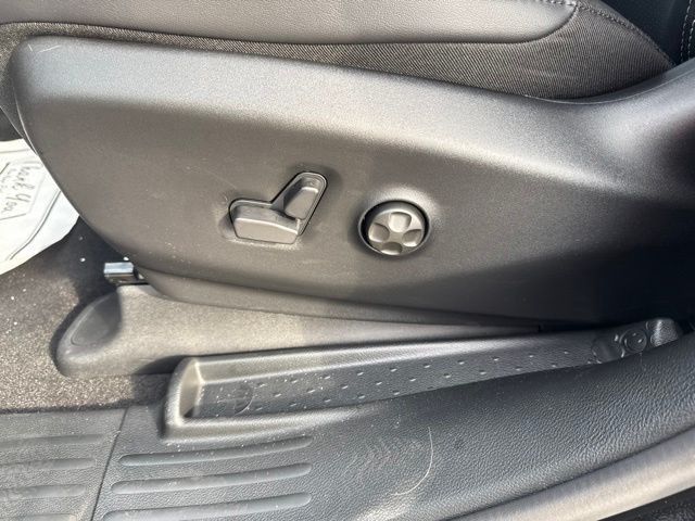 2026 Chrysler Pacifica Select - Photo 11