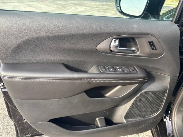 2026 Chrysler Pacifica Select - Photo 10