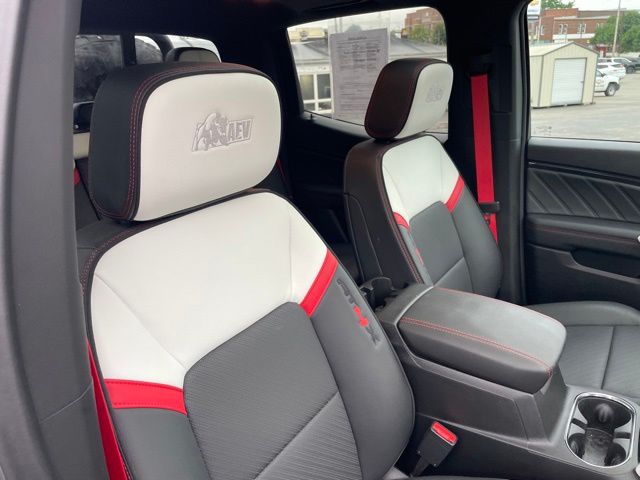 2025 GMC Canyon AT4 - Photo 32