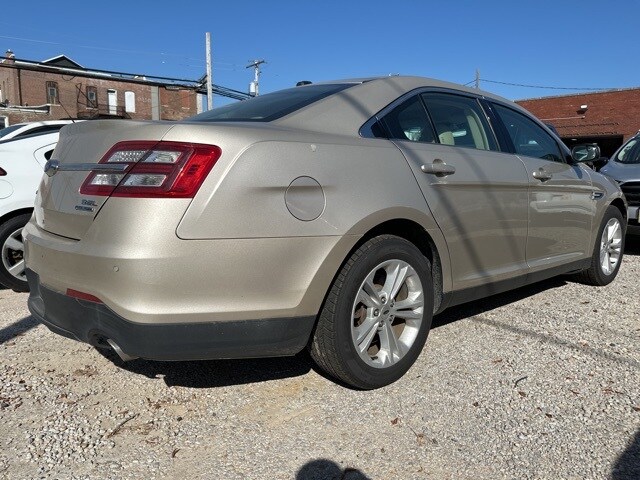 2018 Ford Taurus SEL photo 4