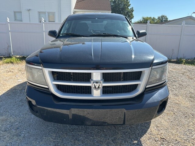 2011 Dodge Dakota SXT SLT photo 2
