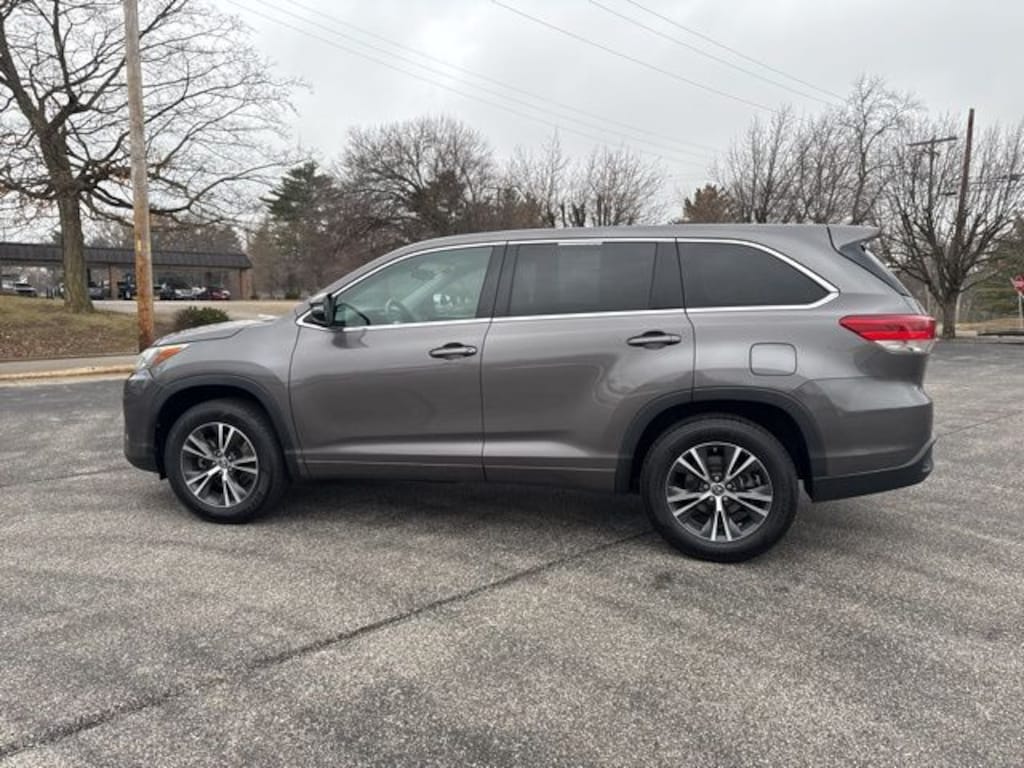 Used 2017 Toyota Highlander LE SUV