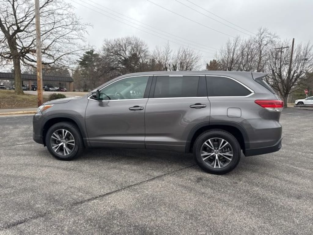 Used 2017 Toyota Highlander LE SUV