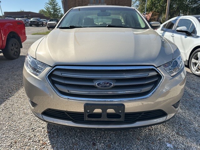 2018 Ford Taurus SEL photo 2