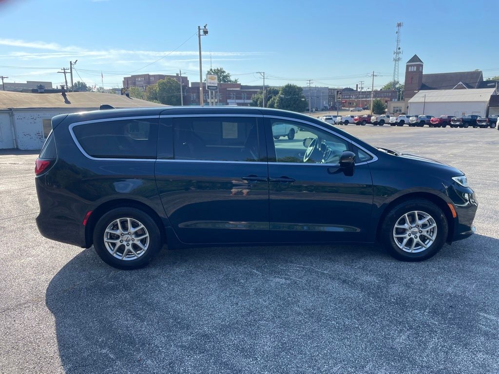 Used 2024 Chrysler Pacifica Touring L Minivan/Van
