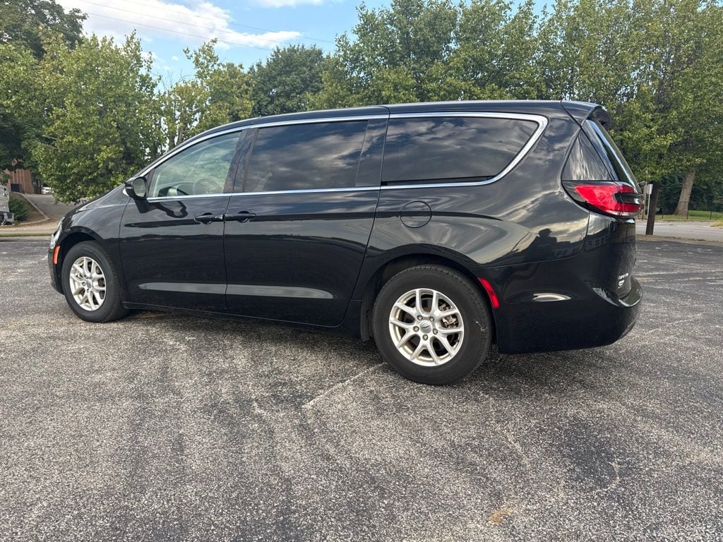 Used 2023 Chrysler Pacifica Touring L Minivan/Van
