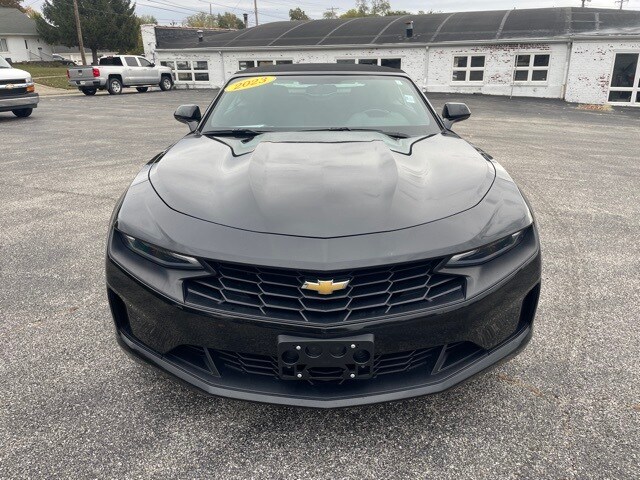 2023 Chevrolet Camaro 1LT photo 2