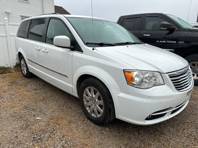 2016 Chrysler Town & Country Touring photo 3