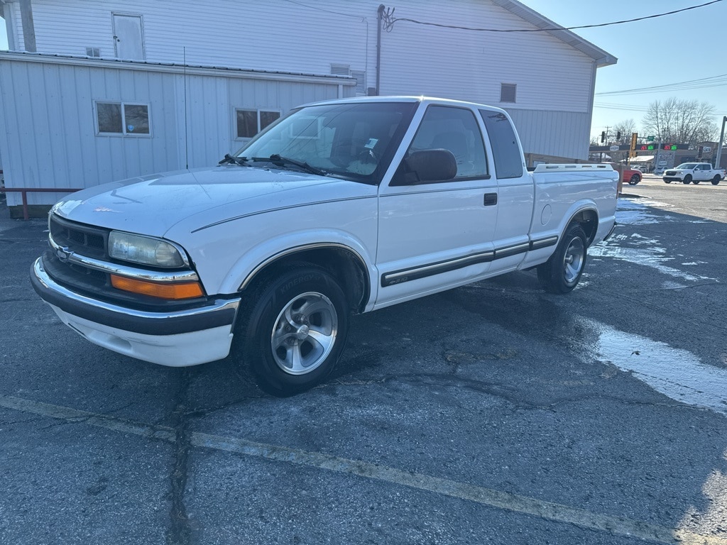 2002 Chevrolet S-10 LS's photo