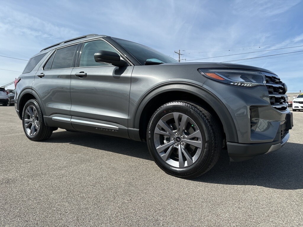 2025 Ford Explorer photo 4