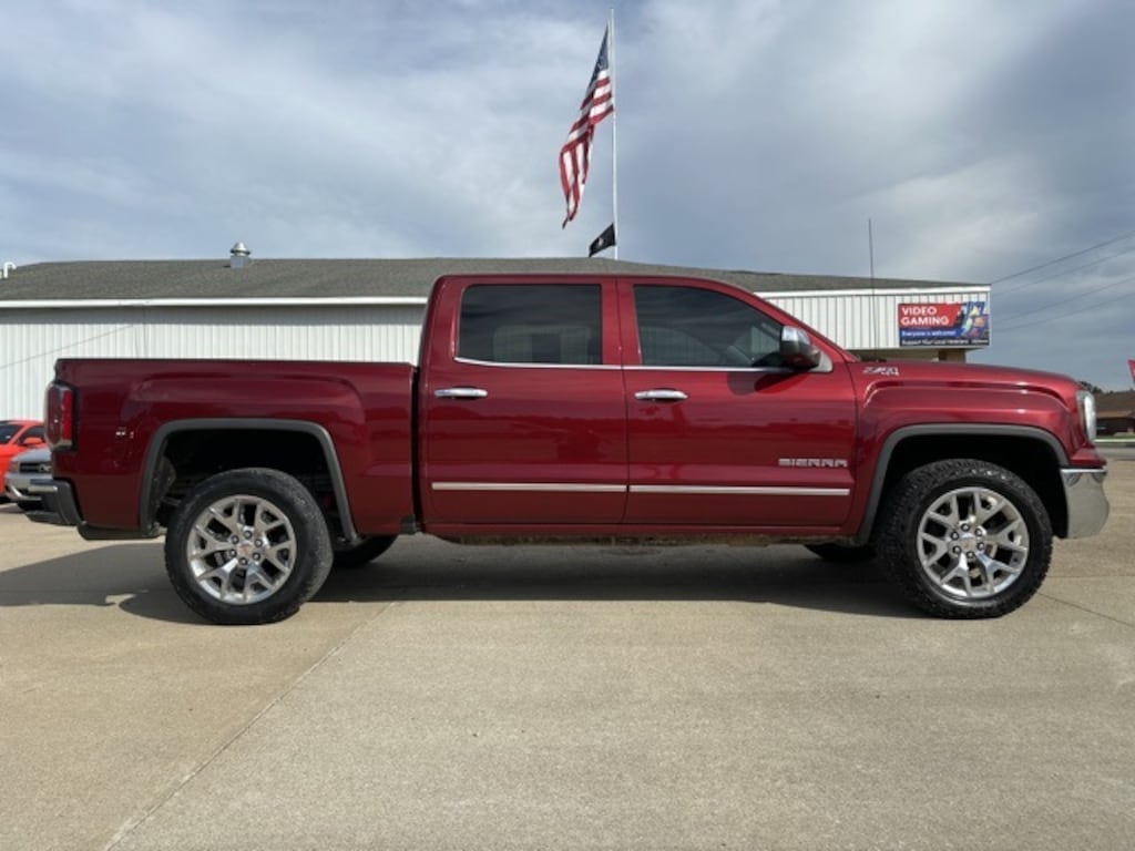 Used 2017 GMC Sierra 1500 SLT Crew Cab Short Bed Truck