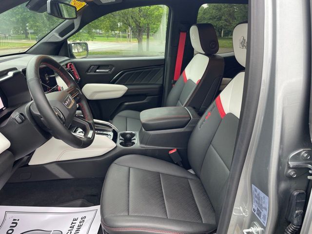 2025 GMC Canyon AT4 - Photo 13