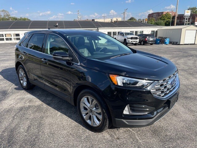 2023 Ford Edge Titanium photo 3