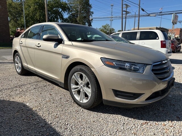 2018 Ford Taurus SEL photo 3