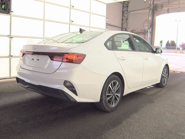 2024 Kia Forte LXS photo 4