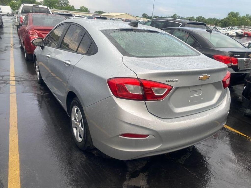 2018 Chevrolet Cruze LS photo 4