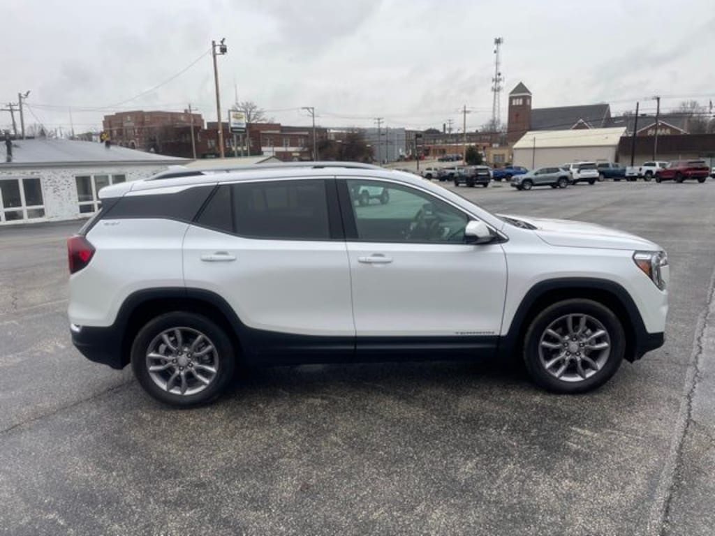 Used 2024 GMC Terrain SLT SUV