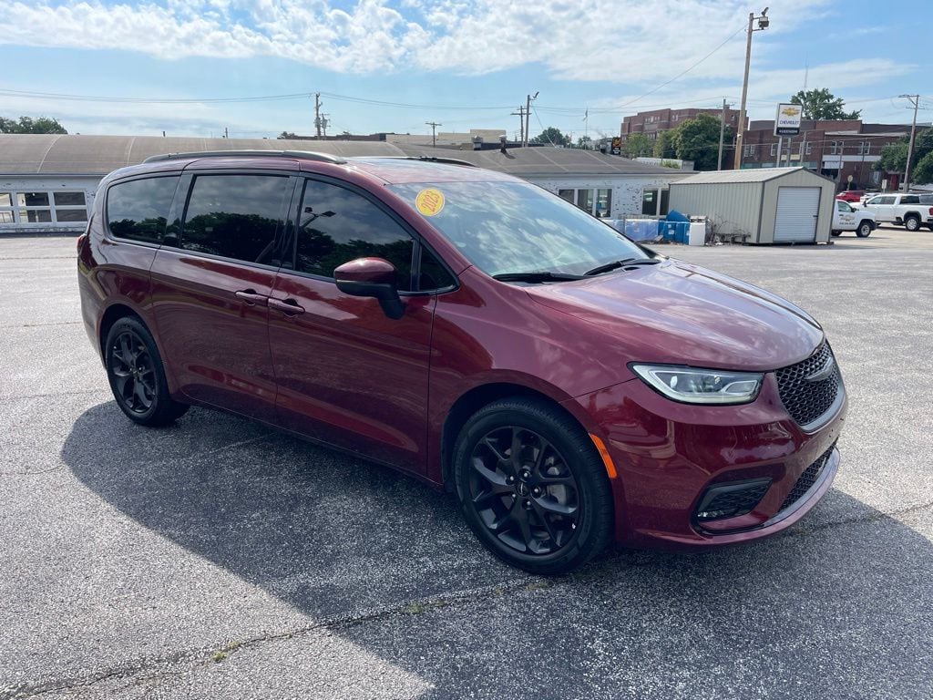 Used 2023 Chrysler Pacifica Touring L Minivan/Van