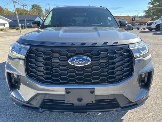 2025 Ford Explorer ST-Line photo 2