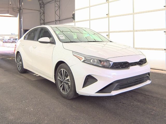 2024 Kia Forte LXS photo 3